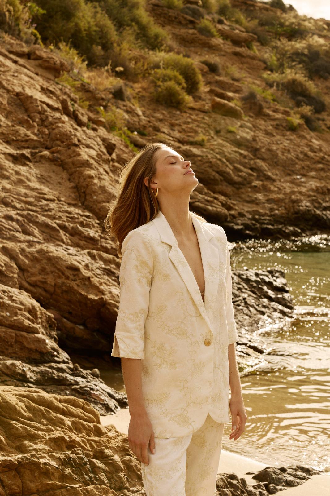 MILOS SUIT LITE WHITE